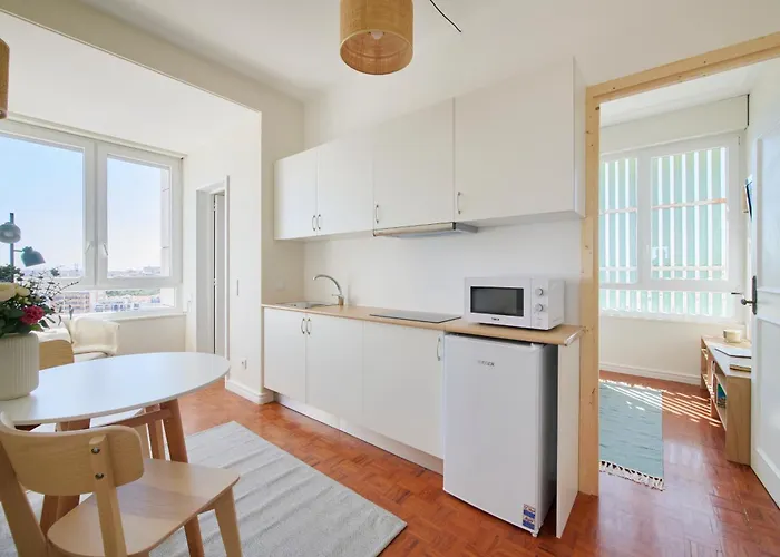 Bright Apartment In Saldanha